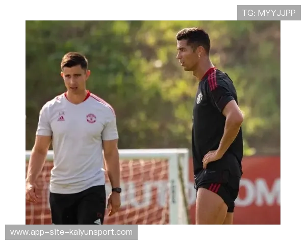 球星围绕定位球训练创新套路，效果在友谊赛中显现