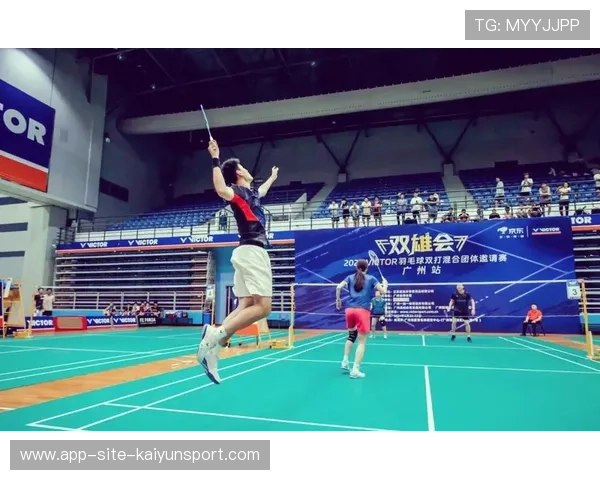 羽毛球杀球如闪电，落点精准，点燃你的比赛激情